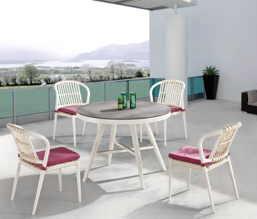 Kitaibela Modern Outdoor Armless Dining Set For Four With Round Table