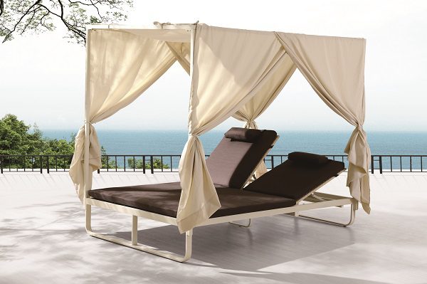 Polo Modern Outdoor Double Chaise Lounge Daybed / Beach Bed With Canopy ...